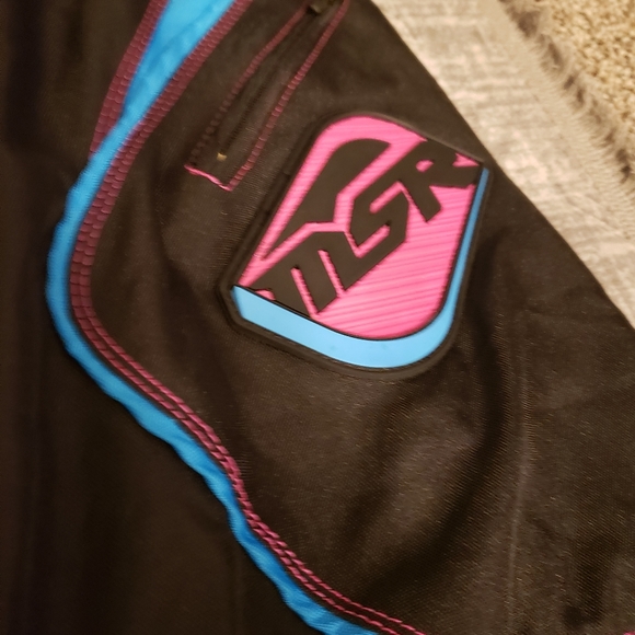 MRS Gem Over the Boot MX Convertible 2 in 2 pants/shorts.Black/Pink Womens Pants - Picture 14 of 16